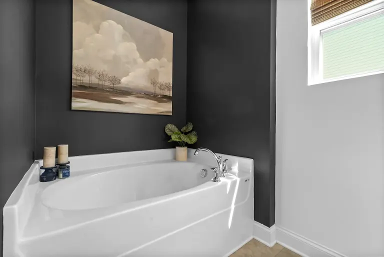Soaking tub